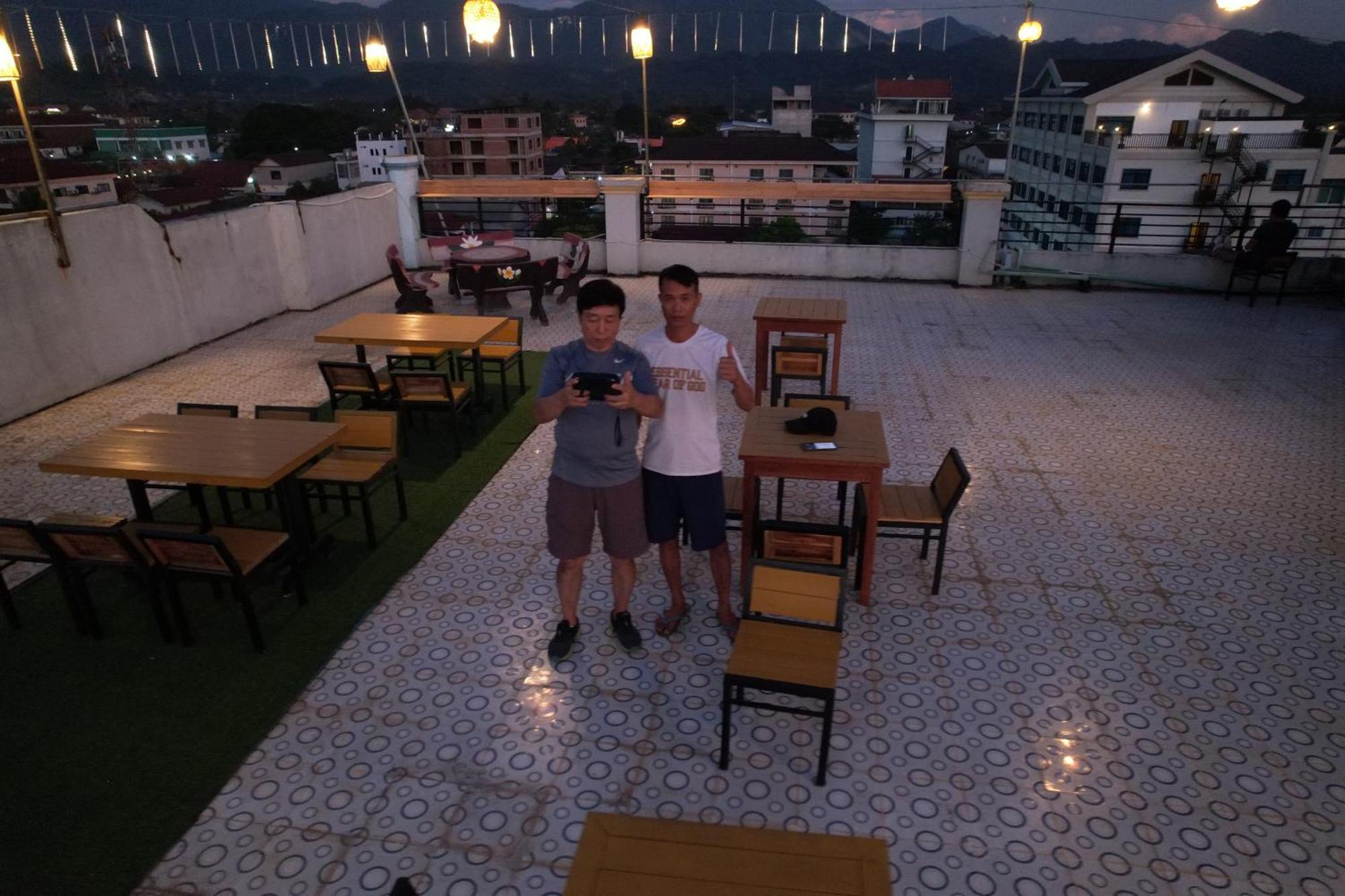 Annecy Hotel Vang Vieng Zewnętrze zdjęcie
